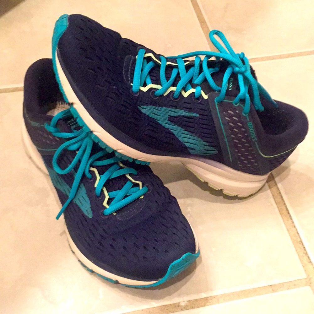Womens Brooks Ravenna